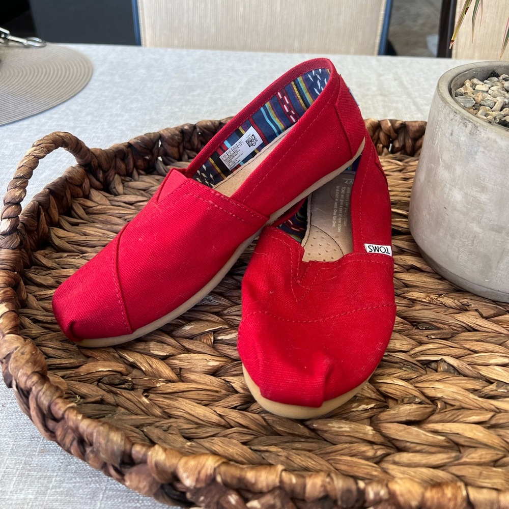 TOMS Women's Classic Canvas Slip On Red 7 W US